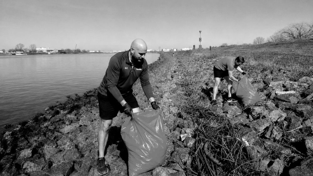 Casey Billing cleaning up a river shoreline in Dordrecht